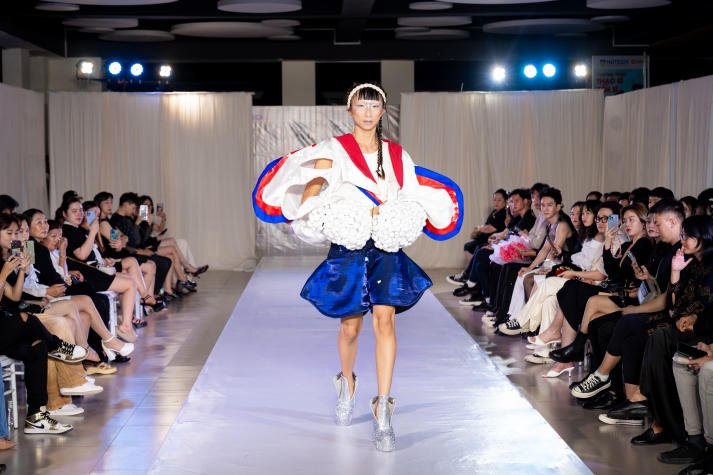 [Video] Sinh viên Thiết kế thời trang HUTECH “trình làng” loạt đồ án tốt nghiệp với nhiều ý tưởng độc đáo 319