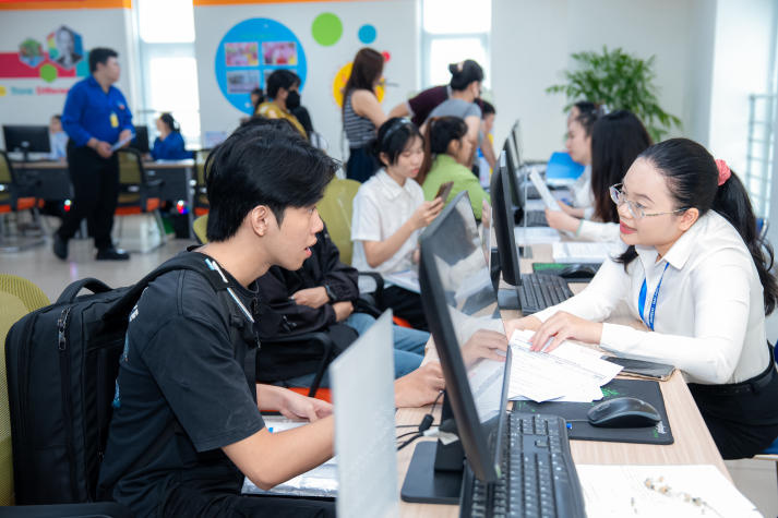 Ấn tượng HUTECH ngày nhập học: Chuyên nghiệp, chu đáo và tận tâm 19