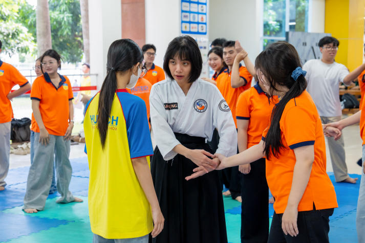 “Bẻ khóa” tình huống nguy hiểm, HUTECH-ers rèn phản xạ tự vệ cùng CLB Aikido 57