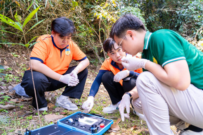 Sinh viên Quản lý tài nguyên và môi trường trải nghiệm quan trắc thực địa tại Khu Bảo tồn Đồng Nai 48