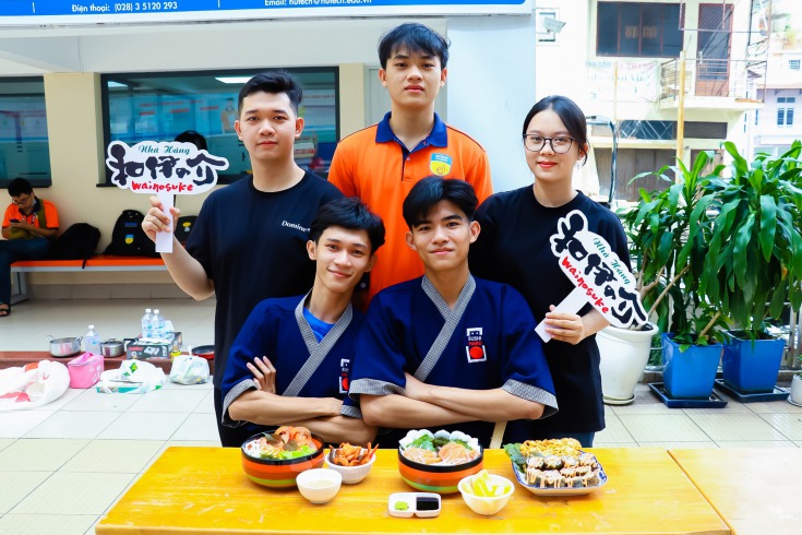 Các đội thi tham gia tranh tài trong Hội thi ẩm thực Nhật Bản & Chung kết hùng biện tiếng Nhật 2022 HUTECH 4