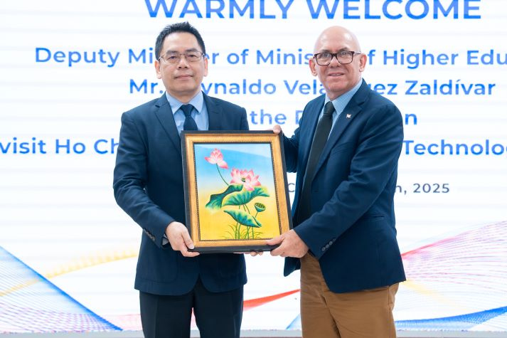 HUTECH welcomes Deputy Minister of Higher Education of the Republic of Cuba, strengthening international collaboration in education and research 77
