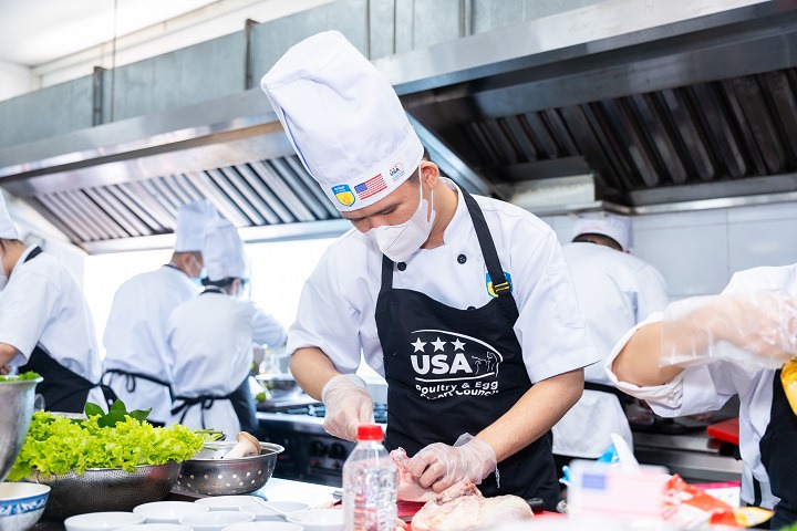 [Video] Vua đầu bếp Mỹ 2012 Christine Hà chia sẻ bí quyết thành công với nghề đầu bếp cho sinh viên HUTECH 73