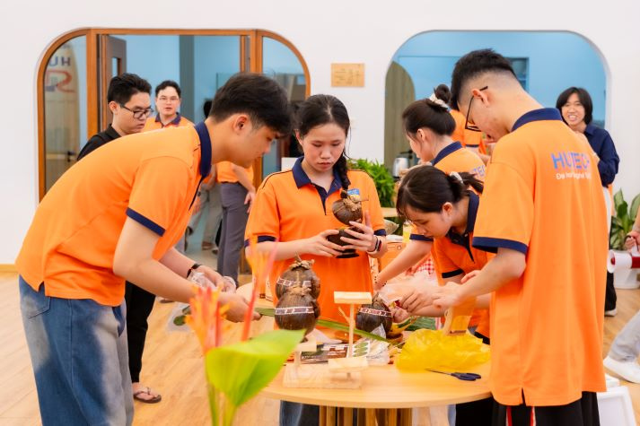 HUTECH Startup Tour 2025: Sinh viên HUTECH trải nghiệm thực tế khởi nghiệp tại Bến Tre 24