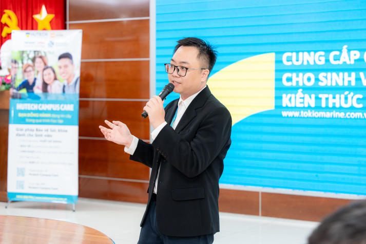 Sinh viên HUTECH trang bị “tấm khiên” bảo vệ sức khoẻ lúc giao mùa cùng chuyên gia 130