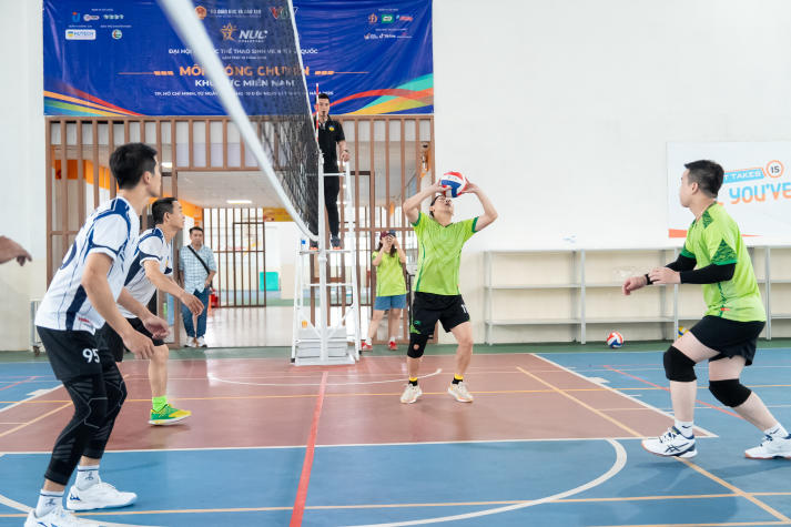 [Hội thao CB-GV-NV 2026] Tuyển sinh - Truyền thông - Marketing bảo vệ ngôi vương Bóng chuyền nam 122