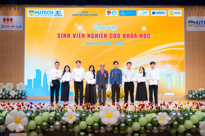 Khoa Quản trị kinh doanh HUTECH: Bứt phá đào tạo và phong trào sinh viên năm học mới 70