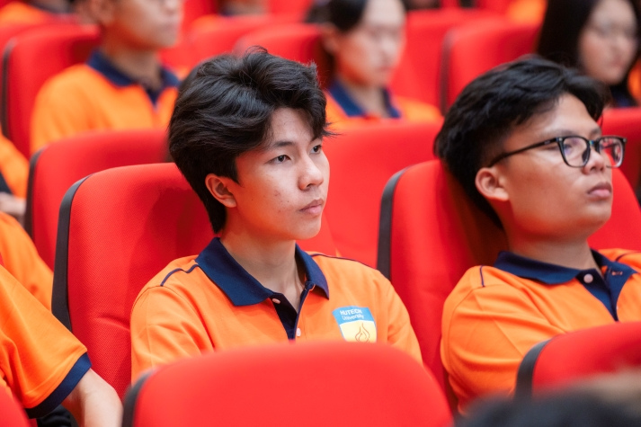 [Video] HUTECH tiếp lửa nhiệt huyết cho các tân binh từ buổi Sinh hoạt đầu khoá 73