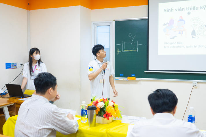 Nhiều sáng kiến thiết thực được trình bày tại buổi nghiệm thu đề tài nghiên cứu khoa học của sinh viên VJIT 41