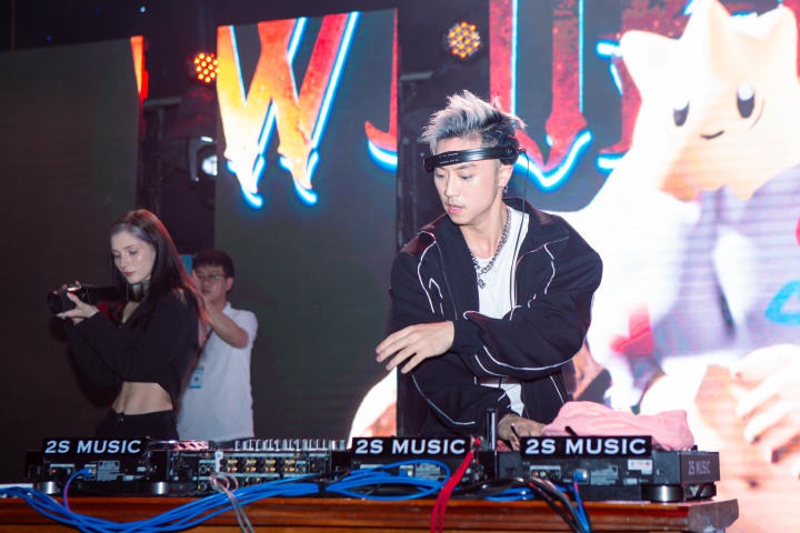 [Video] DJ Wukong khuấy động sân trường HUTECH tại Keiko Concert 30