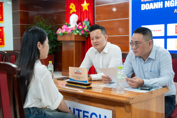 Phỏng vấn trực tiếp cùng doanh nghiệp, HUTECH-ers mở rộng cơ hội việc làm ngay từ giảng đường 44