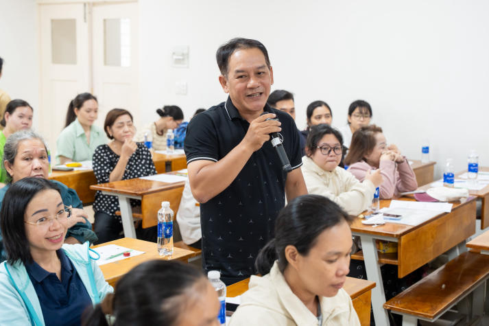 "Cha mẹ đồng hành cùng con" - HUTECH cùng Quỹ S-Seeds lan tỏa giá trị đồng hành từ gia đình 79