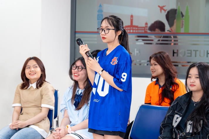 NSND Kim Xuân truyền năng lượng tích cực và bí kíp diễn xuất cho sinh viên HUTECH 33