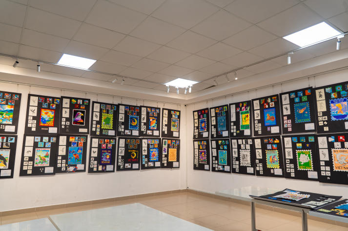 [Video] Sinh viên Thiết kế đồ họa thiết kế tem từ sắc màu thiên nhiên Việt Nam 12