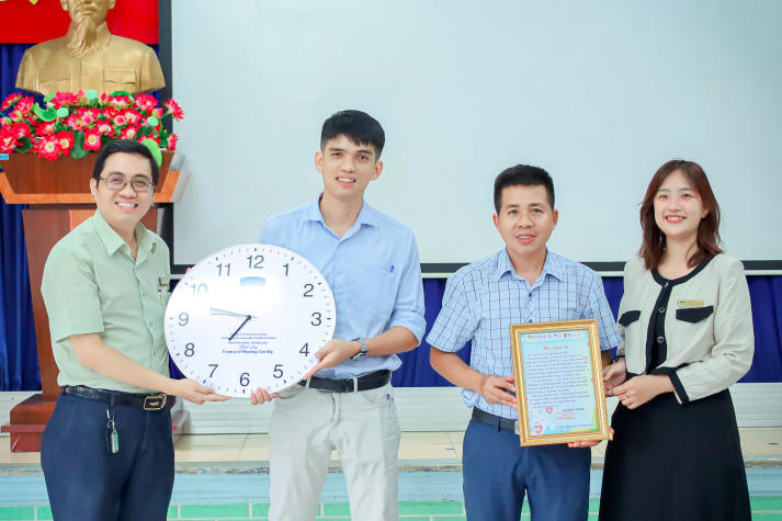 Sinh viên Điều dưỡng - Kỹ thuật y học vận dụng chuyên môn hỗ trợ chăm sóc sức khỏe cộng đồng 109