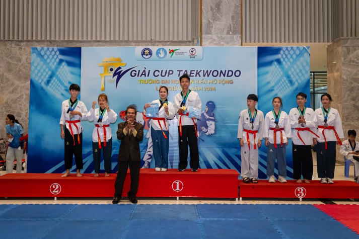 Đoàn vận động viên CLB Taekwondo HUTECH gặt “mưa” huy chương tại Giải đấu “Cup Taekwondo Trường Đại học Văn Hiến mở rộng lần thứ 8” 74