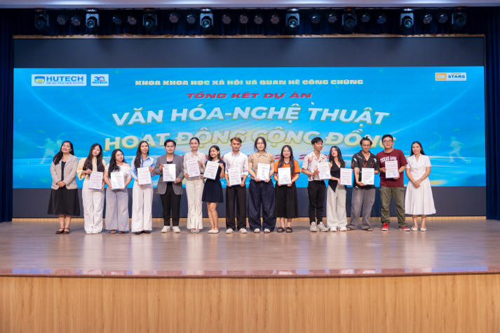 Khoa Khoa học Xã hội và Quan hệ Công chúng tôn vinh loạt dự án ý nghĩa của sinh viên 49