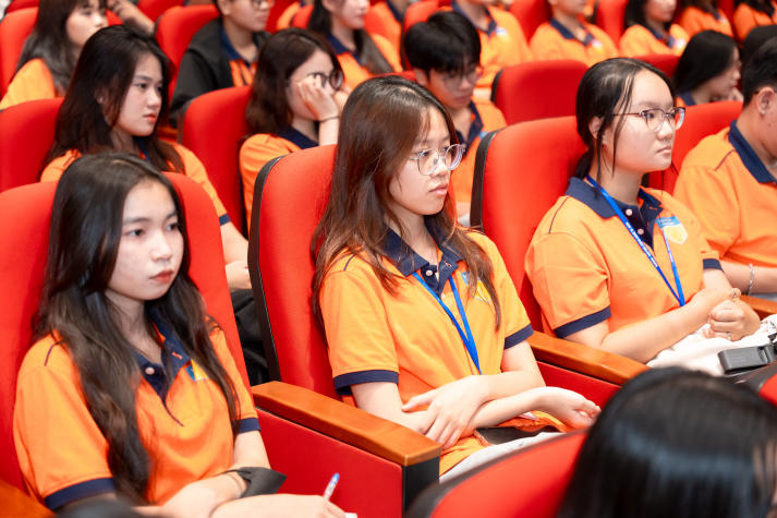 Hoàn thiện hình ảnh cá nhân, sinh viên HUTECH tự tin tỏa sáng với phong thái chuyên nghiệp 25