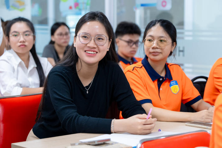 [Video] “Full pin” ngày đầu năm học mới, HUTECH-ers khởi động nhịp học tập đầy hứng khởi 79