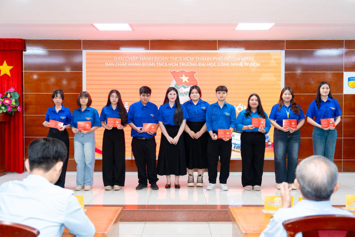 Lễ kết nạp Đoàn viên HUTECH: Bồi đắp lý tưởng, lan tỏa tinh thần trách nhiệm của tuổi trẻ 51