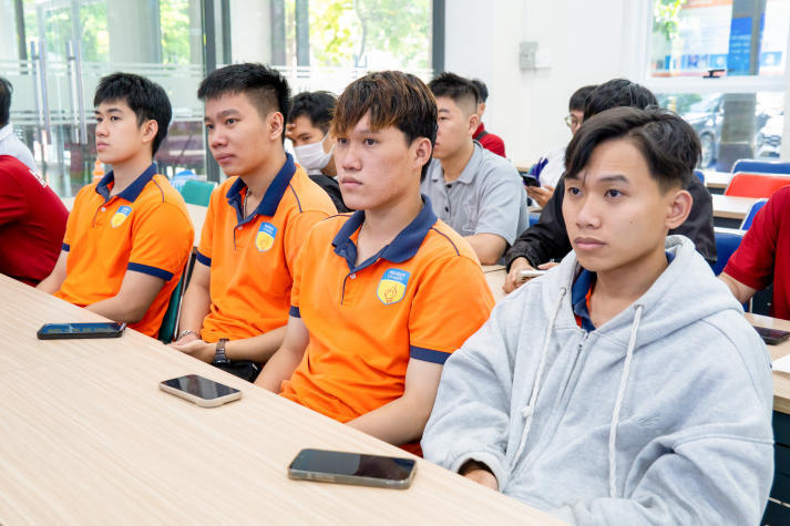 Viện Kỹ thuật "tiếp lửa" cho các kỹ sư tương lai trước thềm bảo vệ đồ án tốt nghiệp 24
