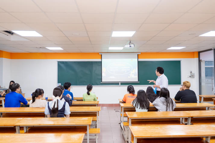 Buổi sinh hoạt CLB Huading Khoa Trung Quốc học: Sôi nổi, gắn kết, sáng tạo 13