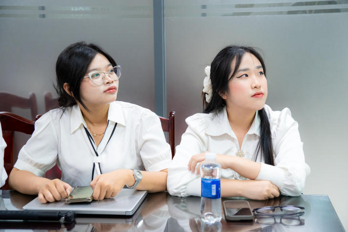 Trao giải cuộc thi “EDUVIBE - Lan tỏa tri thức trẻ”, ghi nhận nhiều nỗ lực của sinh viên Khoa Quản trị kinh doanh 36