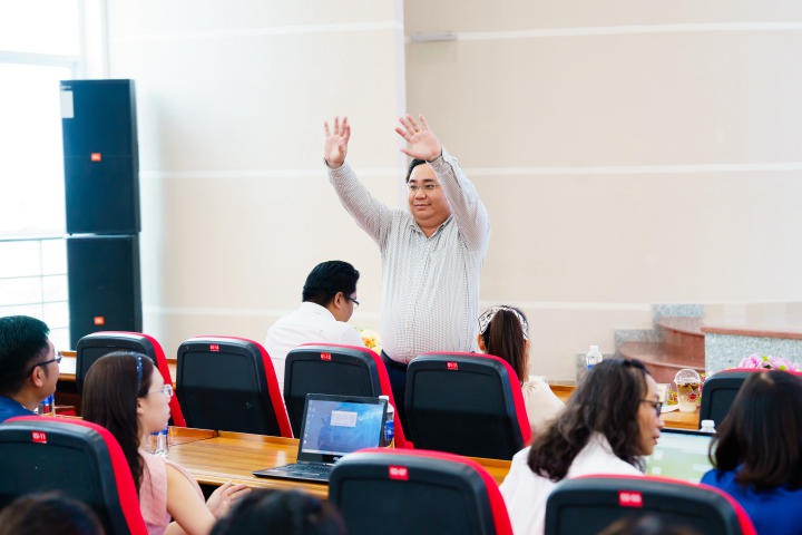 Khoa Quản trị kinh doanh tuyên dương hơn 600 sinh viên tiêu biểu HKI năm học 2022 - 2023 45