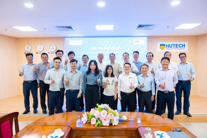 HUTECH collaborates with HCMC C4IR to advance digital technology development strategy 92