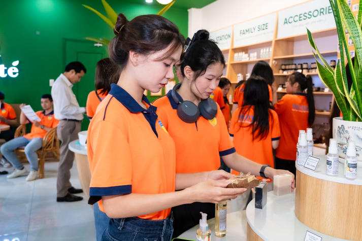 HUTECH Startup Tour 2025: Sinh viên HUTECH trải nghiệm thực tế khởi nghiệp tại Bến Tre 51