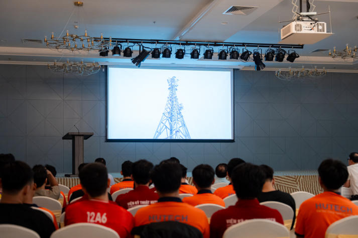Sinh viên Viện Kỹ thuật HUTECH học nghề từ hạ tầng công nghệ thực tế tại Viettel TP.HCM 32