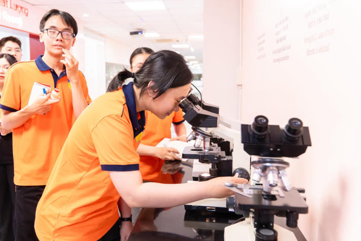 Sinh viên Công nghệ sinh học khám phá “hệ sinh thái lợi khuẩn” hiện đại tại Nhà máy Yakult Việt Nam 88