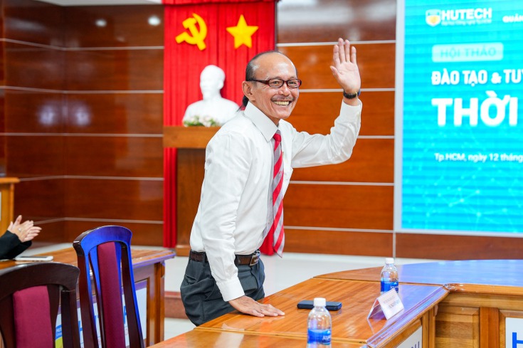 Đại diện lãnh đạo Khoa Quản trị kinh doanh tại chương trình HUTECH1
