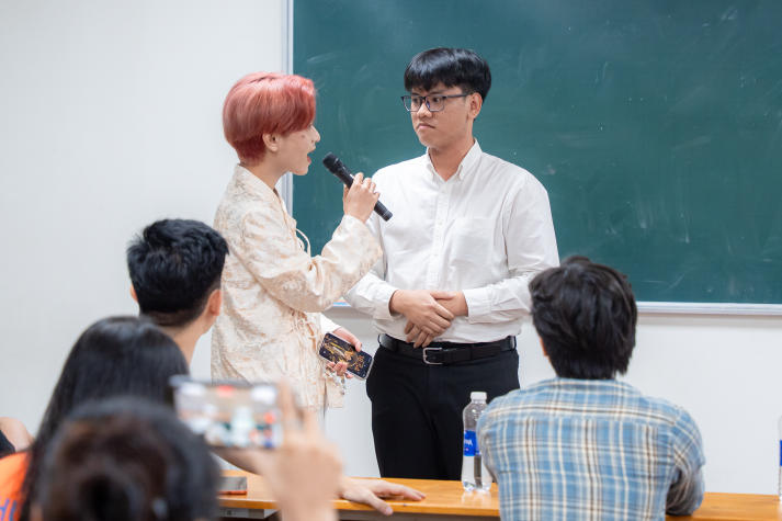 Hóa thân thành hướng dẫn viên du lịch, sinh viên Trung Quốc học rèn tiếng Trung chuyên ngành 66