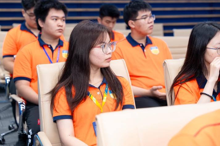 [Video] Sinh viên Công nghệ tài chính HUTECH trải nghiệm thực tế chuyển đổi số tại Eximbank 31