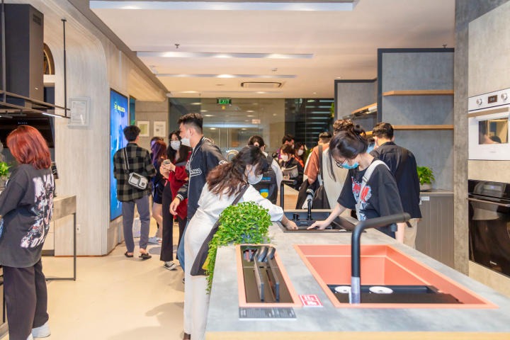 Tham quan Showroom An Cường, sinh viên Thiết kế nội thất có dịp tìm hiểu vật liệu gỗ và ứng dụng trong thiết kế 57