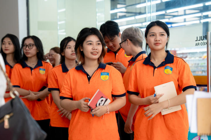 ​[Video] Sinh viên Truyền thông đa phương tiện “nhập vai” thành host livestream chuyên nghiệp trong chuyến đi đến G.DJS 40