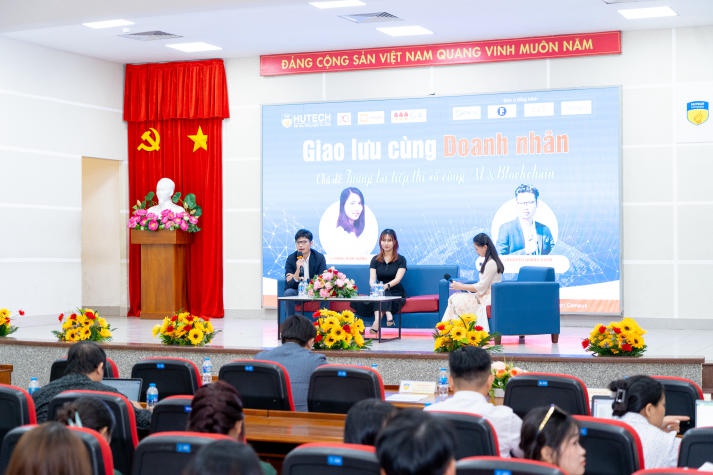 Sinh viên Marketing - Kinh doanh quốc tế khám phá tương lai số với AI và Blockchain 50