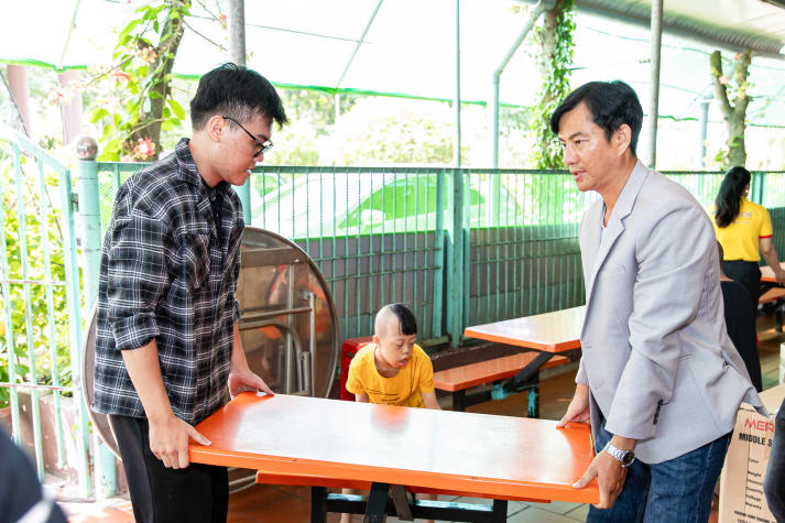 Doanh nhân, cựu sinh viên HUTECH trao yêu thương đến 55 em nhỏ tại Mái ấm An Lạc 26