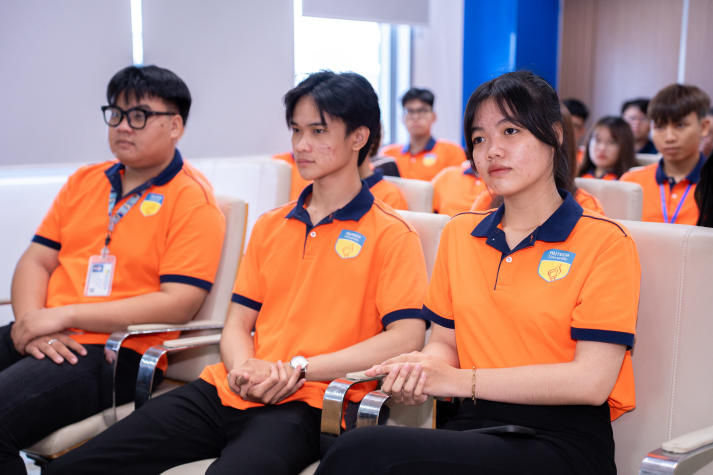 Tham quan thực tế tại Ngân hàng Bản Việt, sinh viên Khoa Luật khám phá cơ hội nghề nghiệp tương lai 54