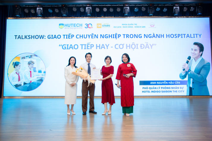 Sinh viên Du lịch - Nhà hàng - Khách sạn học giao tiếp chuẩn Hospitality từ chuyên gia 23