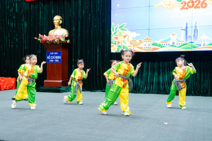 “Ngàn sắc mơ ước” mang Trung thu ấm áp đến hơn 400 thiếu nhi phường Tân Phú 38