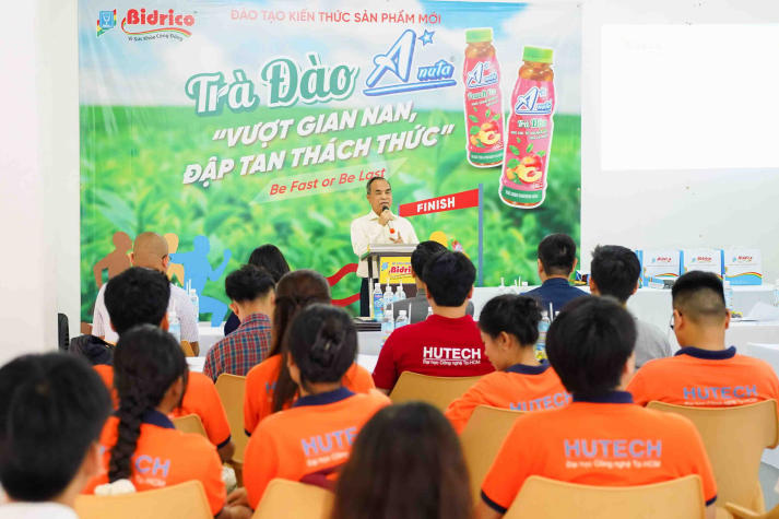 Top 9 HUTECH Startup Wings 2026 học khởi nghiệp từ thực tế vận hành doanh nghiệp tại Bidrico 8