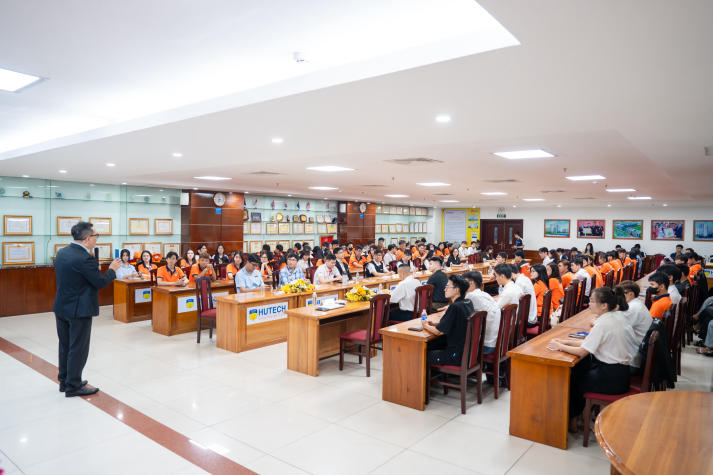 Sinh viên Khoa Quản trị kinh doanh "mở khóa" tiềm năng nghề nghiệp Sales Logistics 10