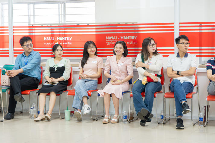 Khép lại chuỗi tập huấn dành cho Cán bộ - Giảng viên - Nhân viên HUTECH bằng hoạt động thiết kế poster ấn tượng 71