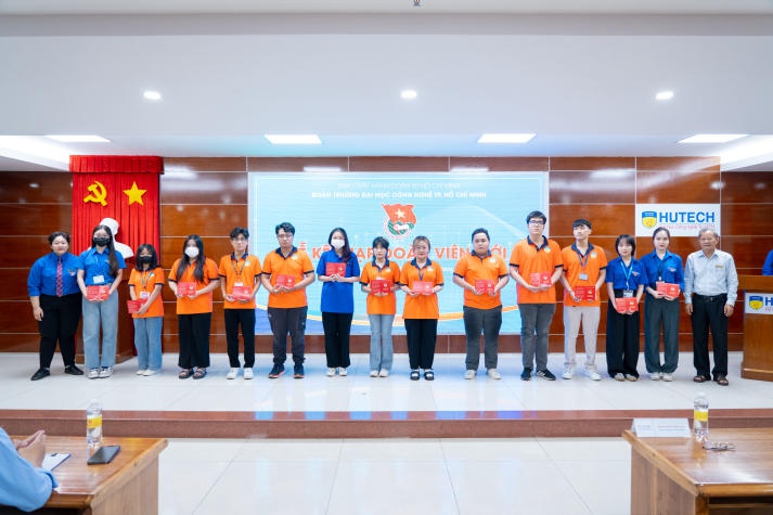 Lễ kết nạp Đoàn Thanh niên Cộng sản Hồ Chí Minh và trao giải các hội thi tại Hội Xuân HUTECH 2024 65