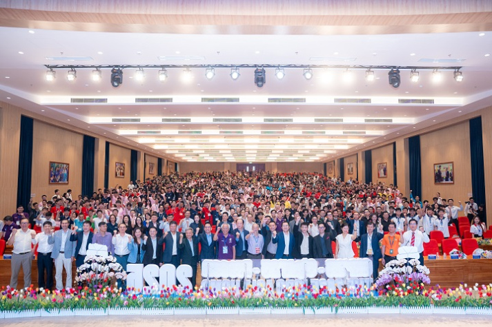 [Ảnh] Gần 1000 thí sinh bước vào chuỗi thử thách công nghệ tại OLP’25, OlpAI’25, Procon’25 và ICPC Asia HCMC 2025 47