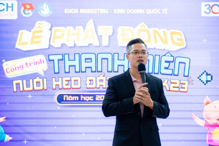 Khoa Marketing - Kinh doanh quốc tế phát động công trình thanh niên “Nuôi heo đất" 56