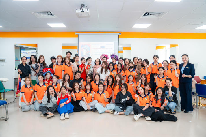 [Video] Sinh viên Công nghệ thẩm mỹ học hỏi kỹ thuật trang điểm Á Đông cùng chuyên gia đầu ngành 58