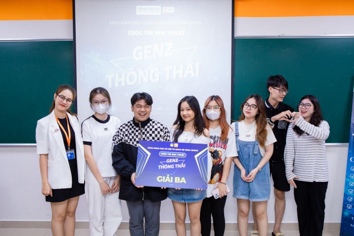 Sinh viên Khoa Khoa học Xã hội và Quan hệ Công chúng thể hiện tài năng qua cuộc thi học thuật “GenZ thông thái” 79